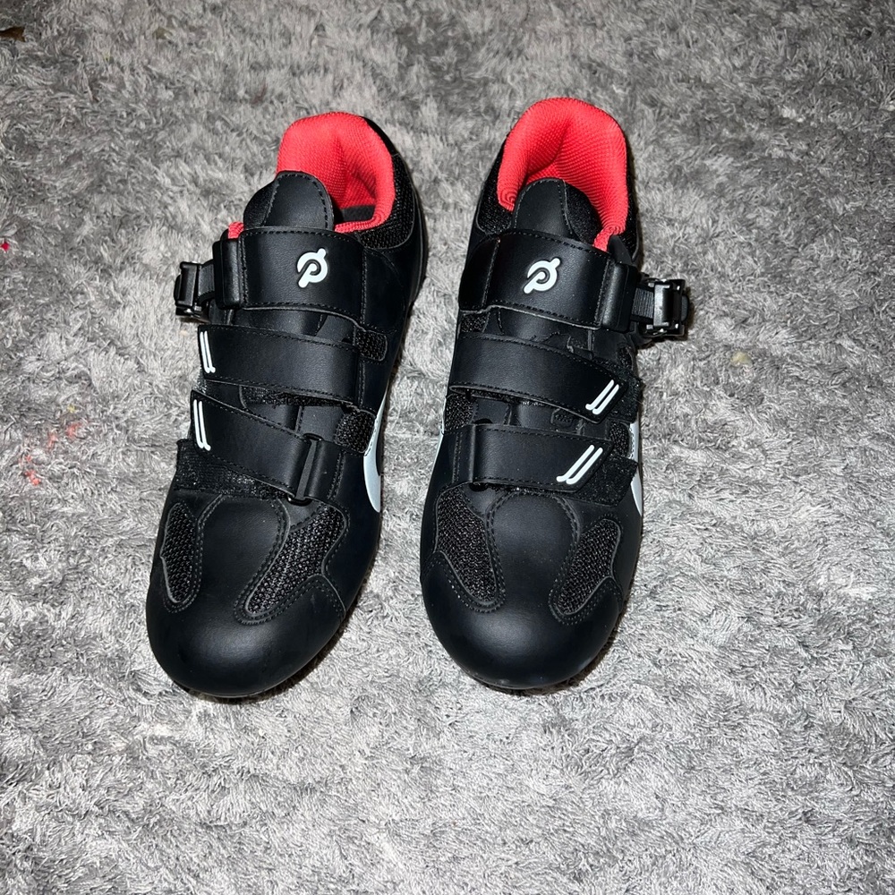 Pelaton spin shoes